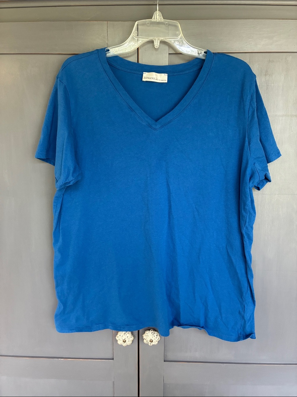 Zenana Outfitters Blue V-Neck Short Sleeve Tee washed hung not worn xl